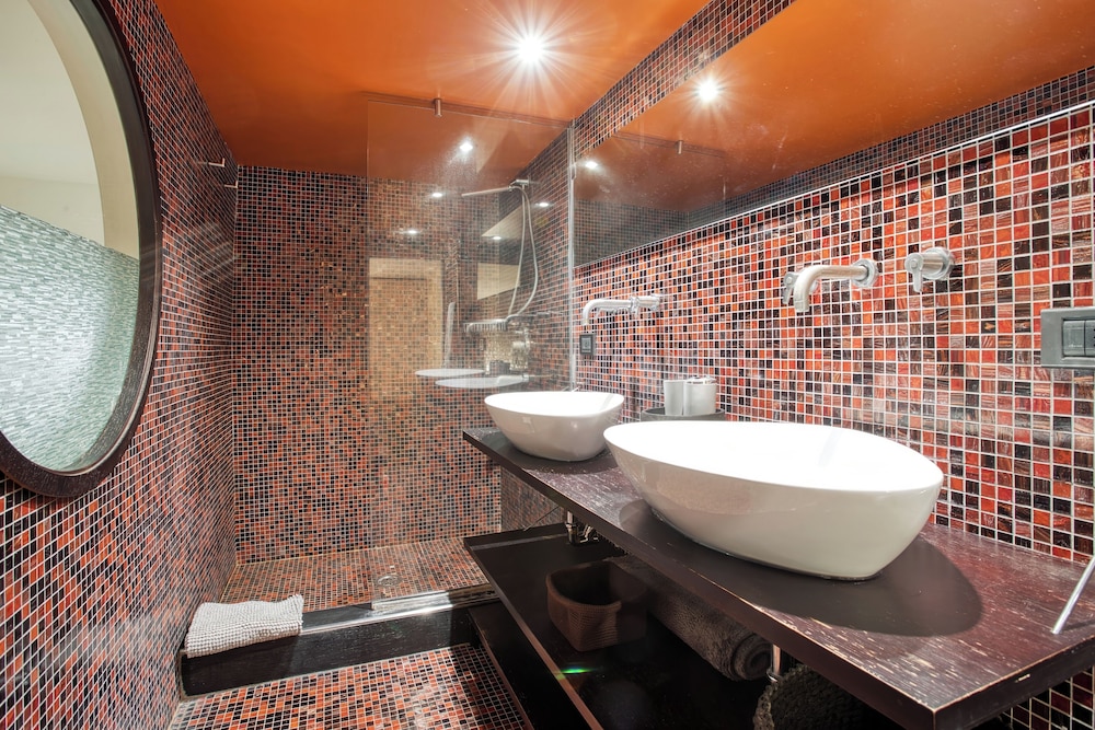 JOIVY Stylish Central Maisonette