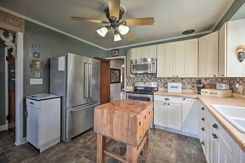 1940s Farm Cottage w/ Fire Pit, 4 Mi to Lake view 5