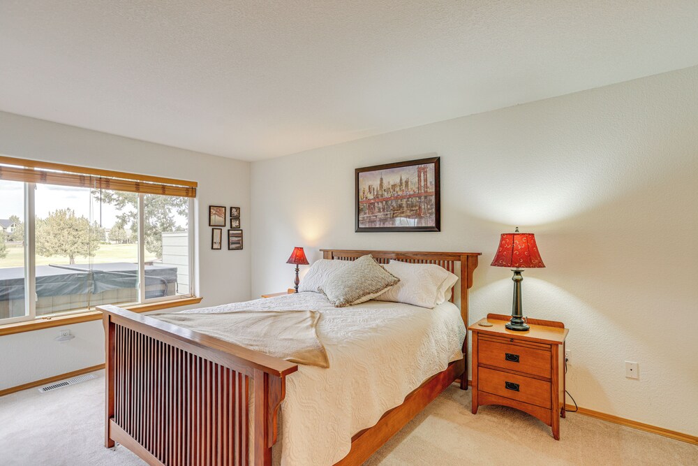 Hot Tub at Townhome on 8th Green in Redmond