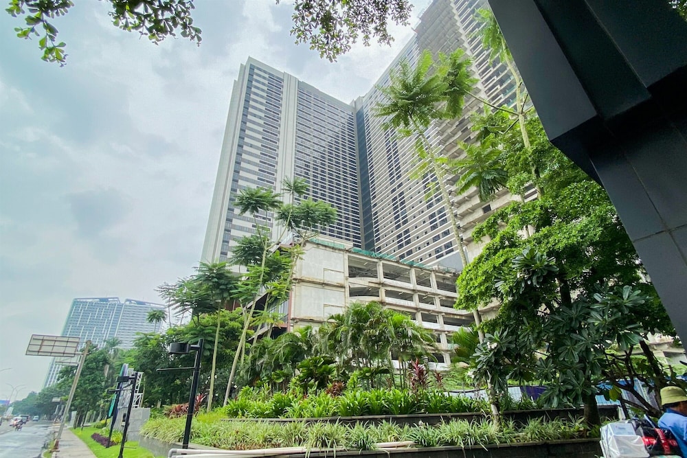 Minimalist And Homey Studio At Apartment Collins Boulevard