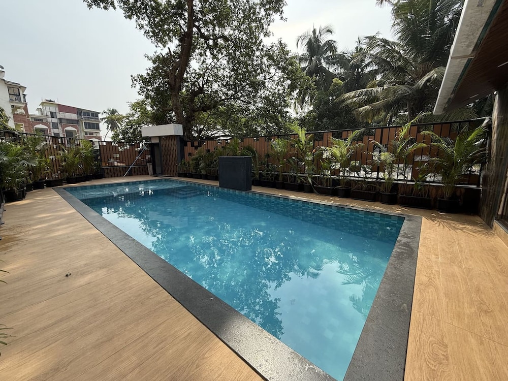 Stylish 1BR With Pool 5 Mins to Candolim Beach