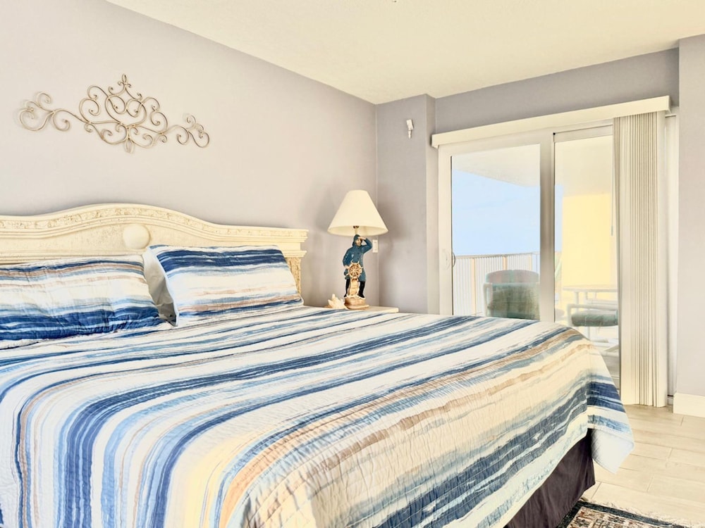 King bed Oceanview Daytonabeach