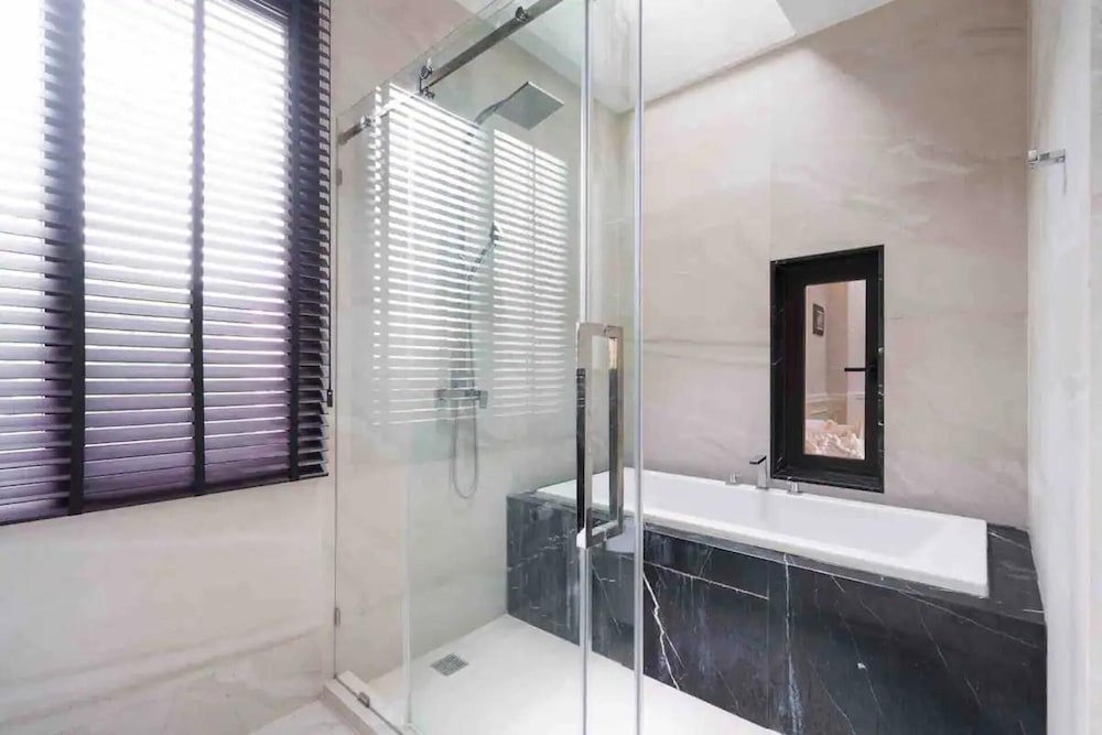 Luxury Pool Villa With Jacuzzi & Lift by Thonglor