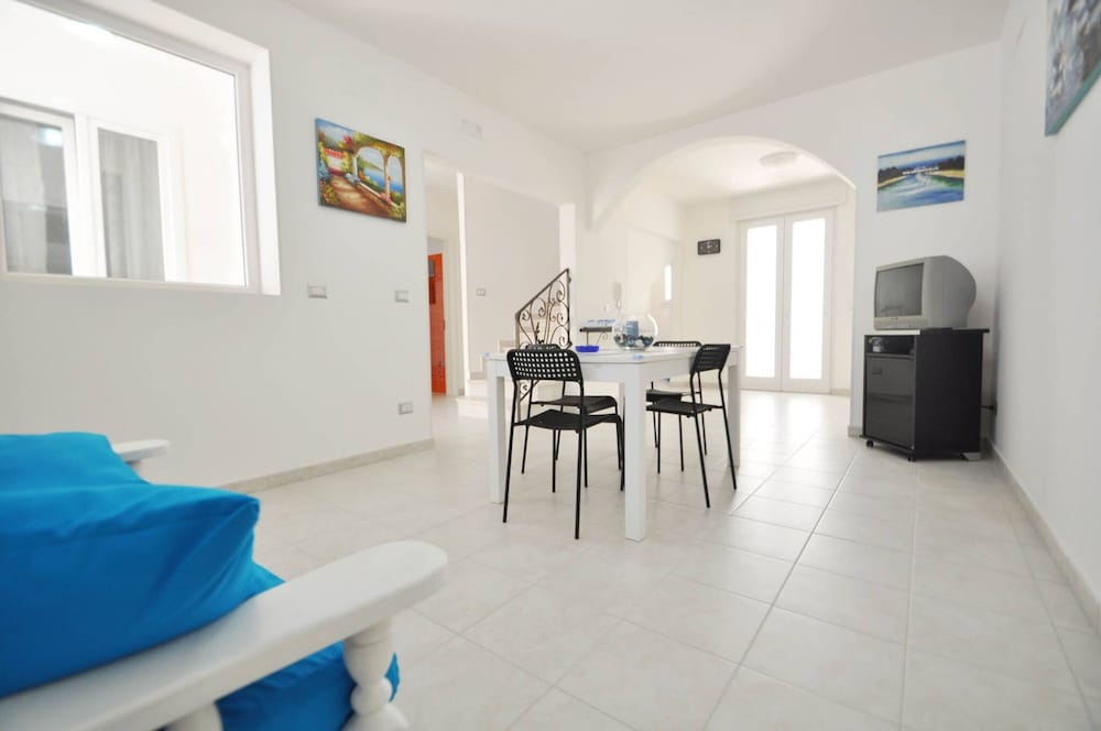 Villa Sacher Sleeps 12 Just 100 Metres From the sea