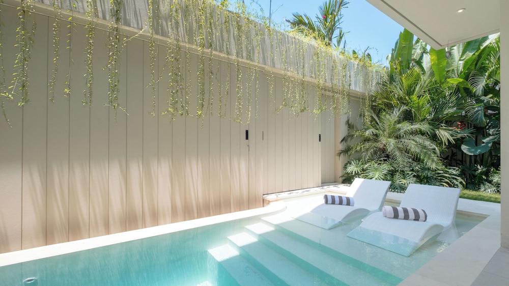 Loona Palm Villas Seseh