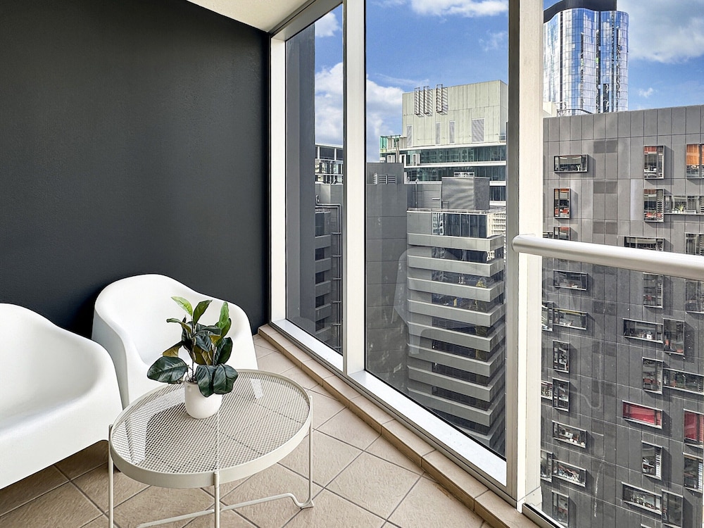High-rise 2-bed Apartment With Gym, BBQ & Pool