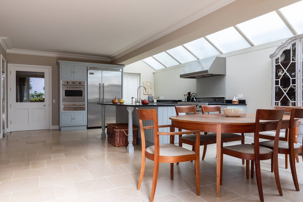 Earl's Court Square XI by Onefinestay