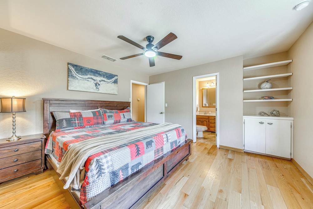 Spacious Ruidoso Home w/ Patio & Mountain Views!