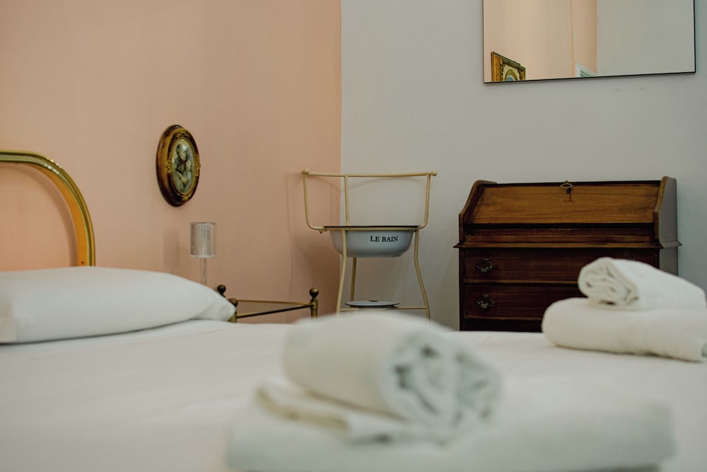 MAESTOSA CASA IN NAPOLI CENTRO