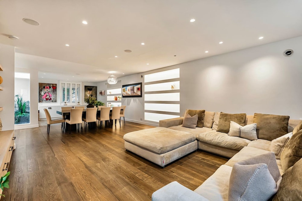 London Mews Home w Glass Atrium Terrace