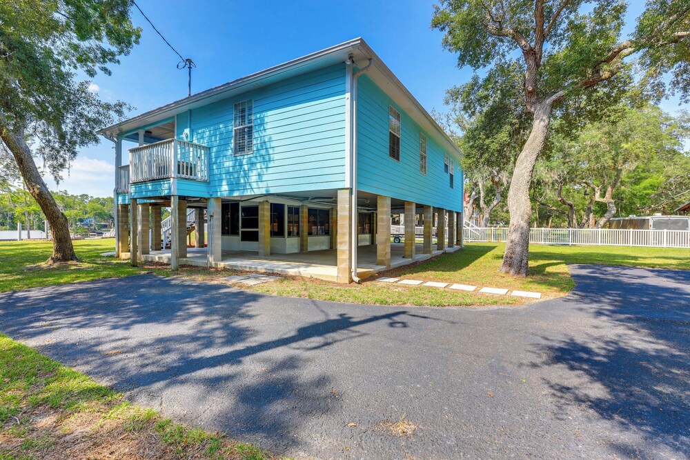 Suwannee River Retreat: Dock & Screened Porch!