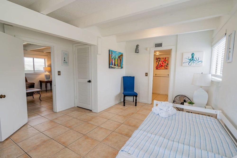 Pelican Beach Private Ocean Front Beach House- Sleeps 10 Bring Your Surf Boards