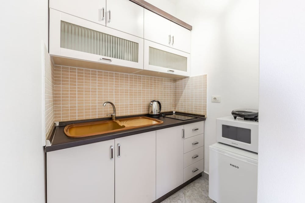 Stylish Studio With Scenic Gardens Golem