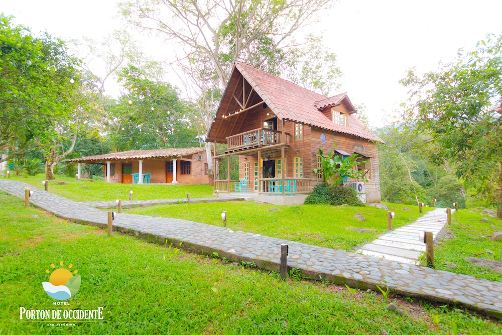 Hotel Portón de Occidente - Image 1
