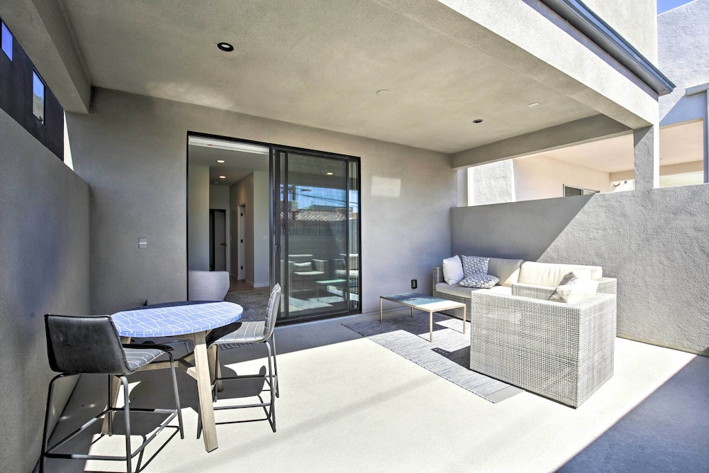 Chic San Diego Abode Rooftop Balcony + Bay Views!