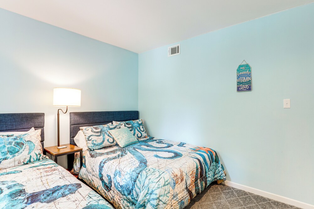 Steps to Shore + Pool Access: Myrtle Beach Condo
