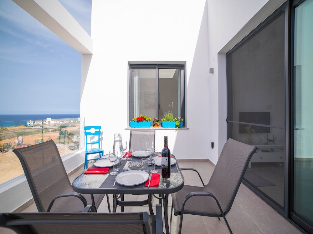 Homely and Convenient Apartment With Lovely sea View