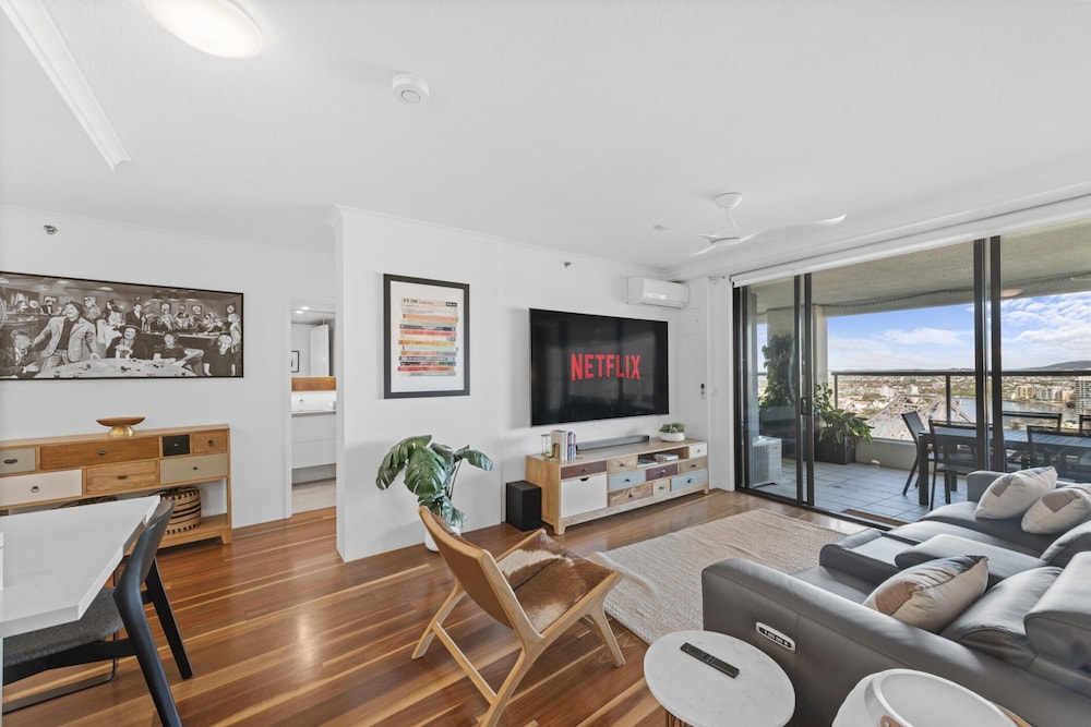 Stylish Brisbane City Stay With Bbq, Pool & Gym