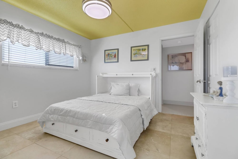 6672 Estero Blvd A511