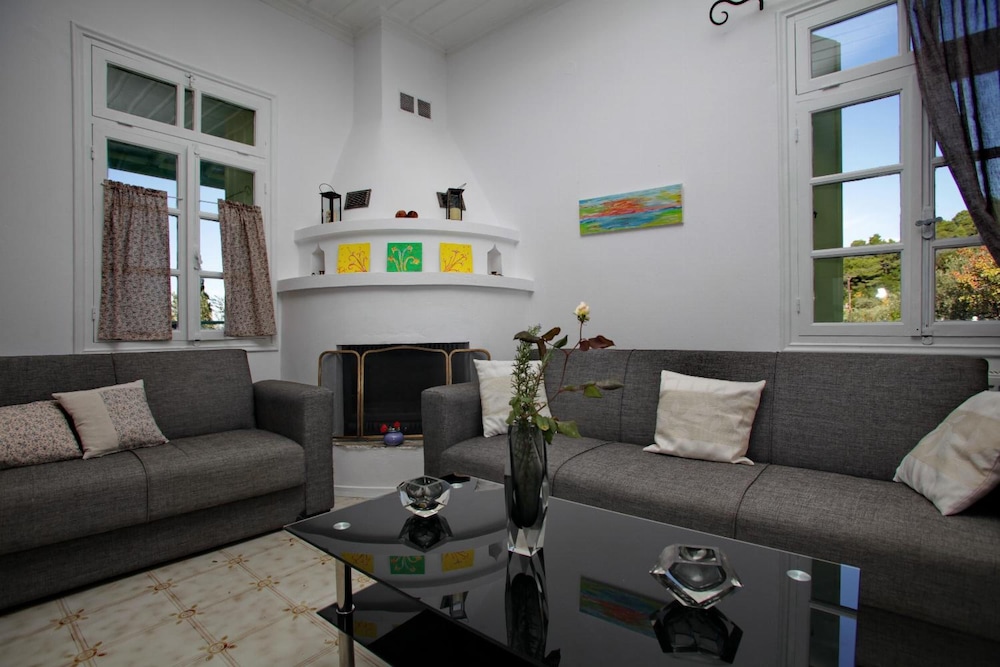 Cherry Cottage in Skopelos view 4