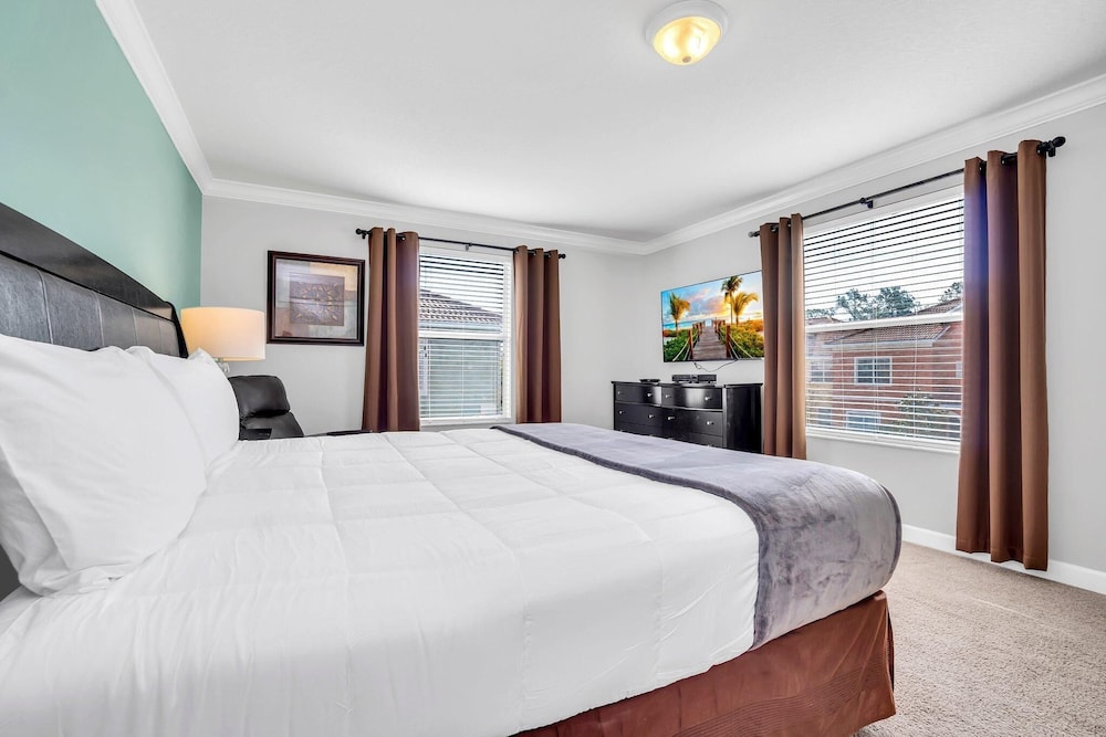 9008 PM - 5BD Serenity Villa: A Paradise Retreat