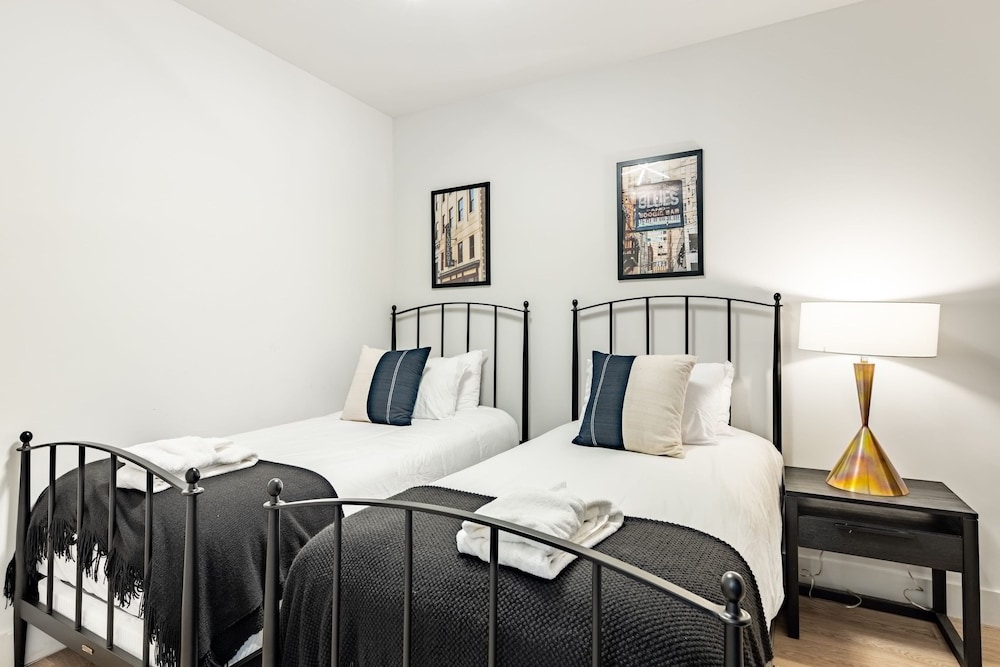 Prime Walkable Midtown Location Pool Gym Outlaw s Den by Avantstay