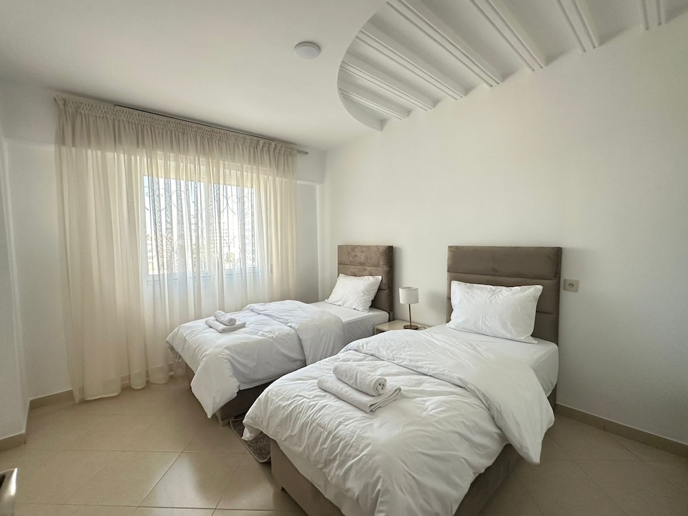 SHRTSTAYS Guesthouse
