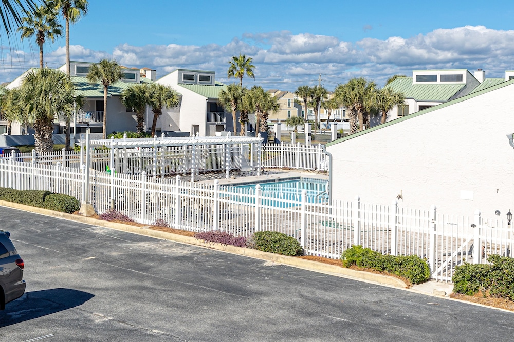 Shoreline Garden 16 3 Bedroom Townhouse
