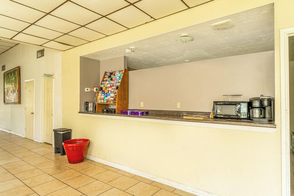 Economy Inn By OYO Livingston TX Hwy 59