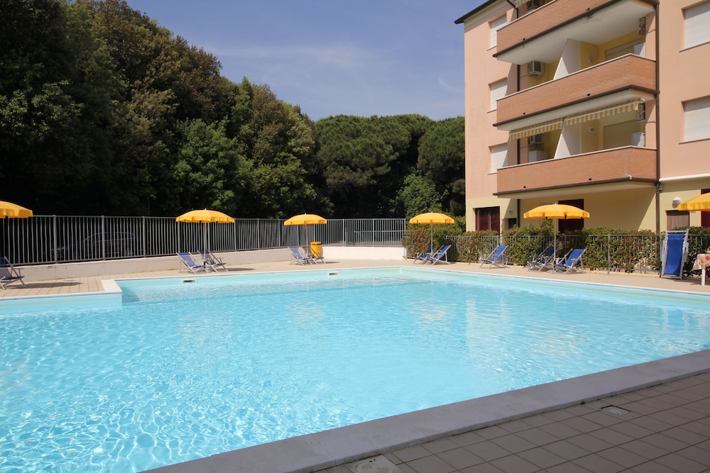 Lovely 3 Room Flat in Rosolina With Shared Pool