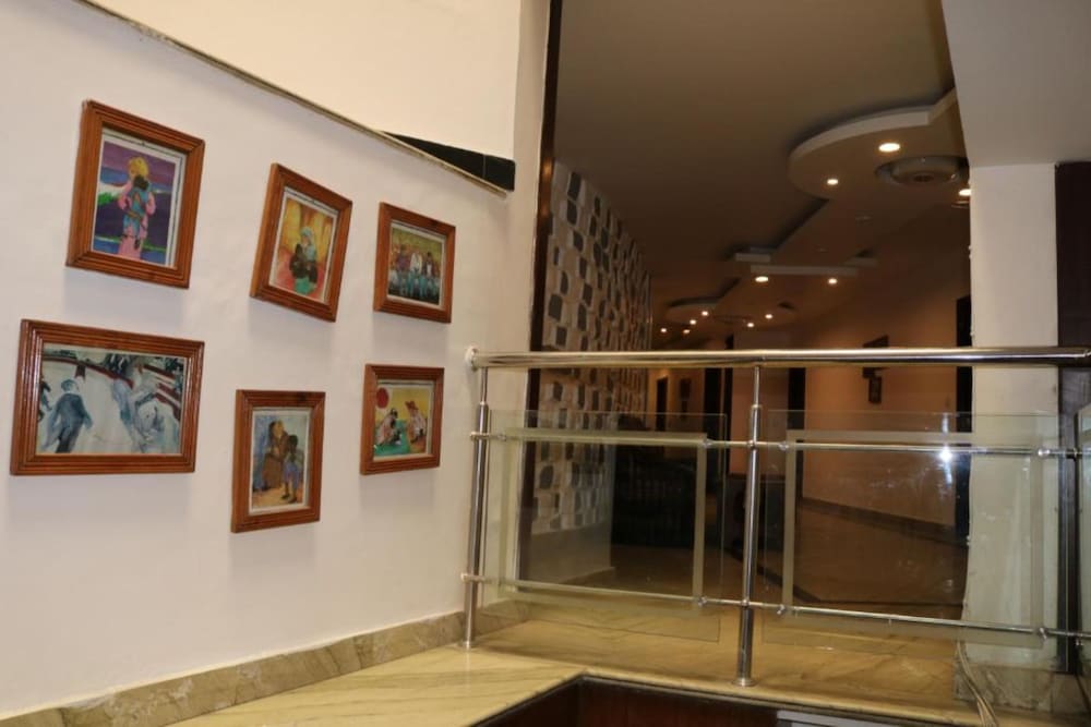 Goroomgo Mall Road Abhinandan Mussoorie view 3
