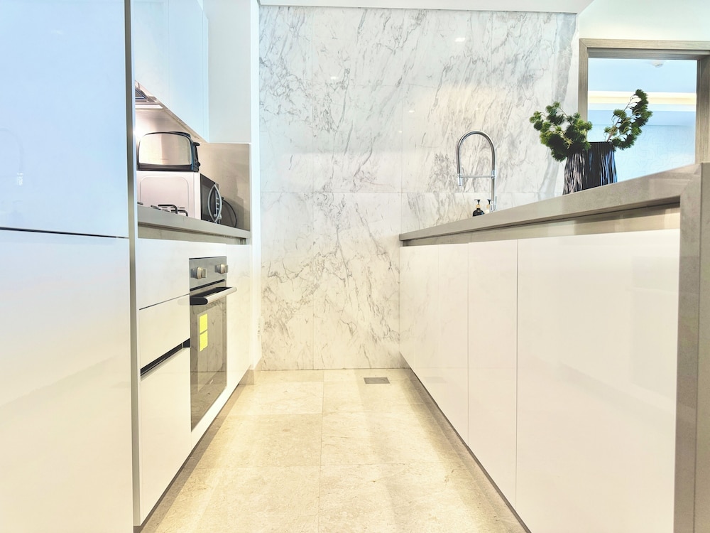 Venduras Chic 1BR Burj Views Sterling