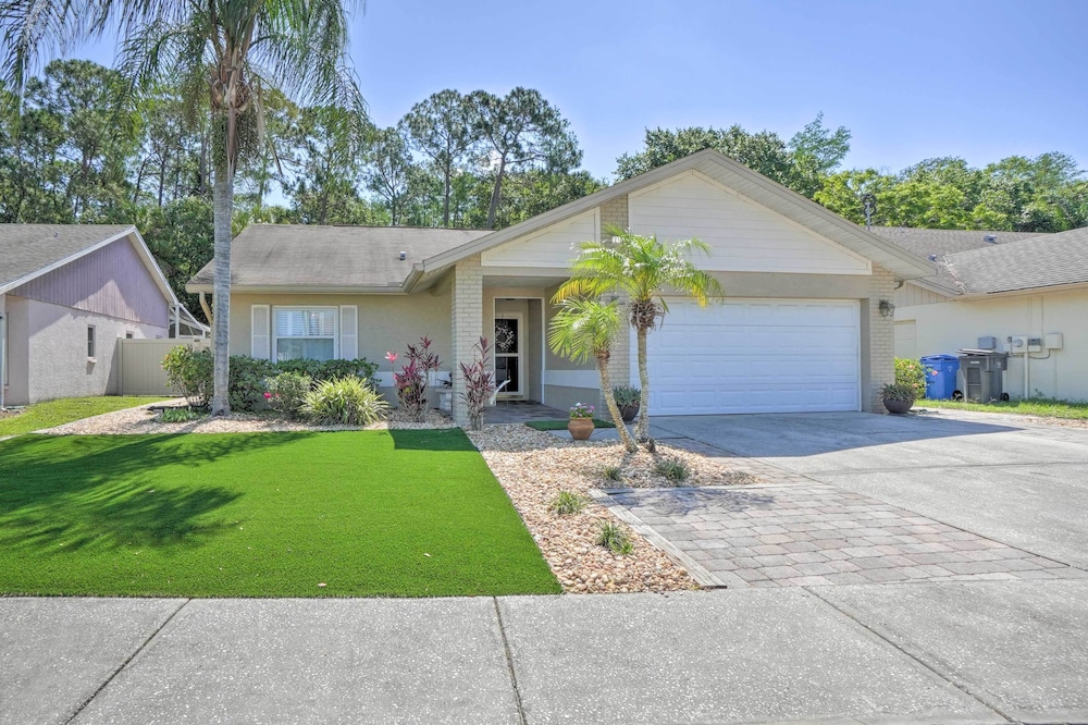 Tampa Home w/ Hot Tub ~ 15 Mi to Downtown!