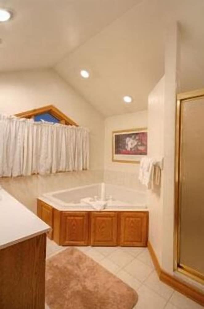 Heart of the Valley - Property Image 11