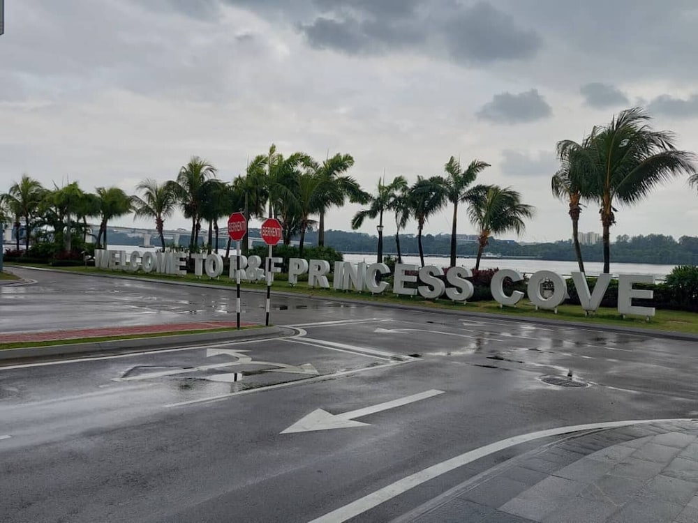 R & F Princess Cove CK Homestay