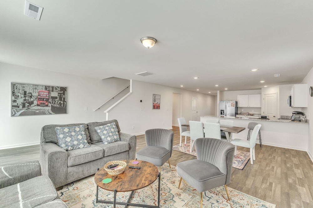 5br Pet Friendly Retreat With Garage Parking 5 Bedroom Home