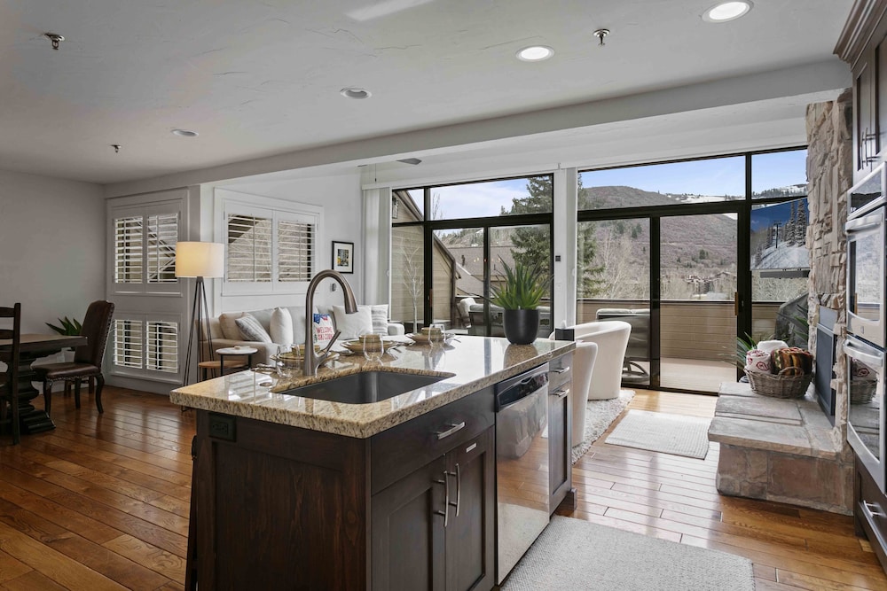 1733 - Daystar Three Bedroom with Spa 3 Condo