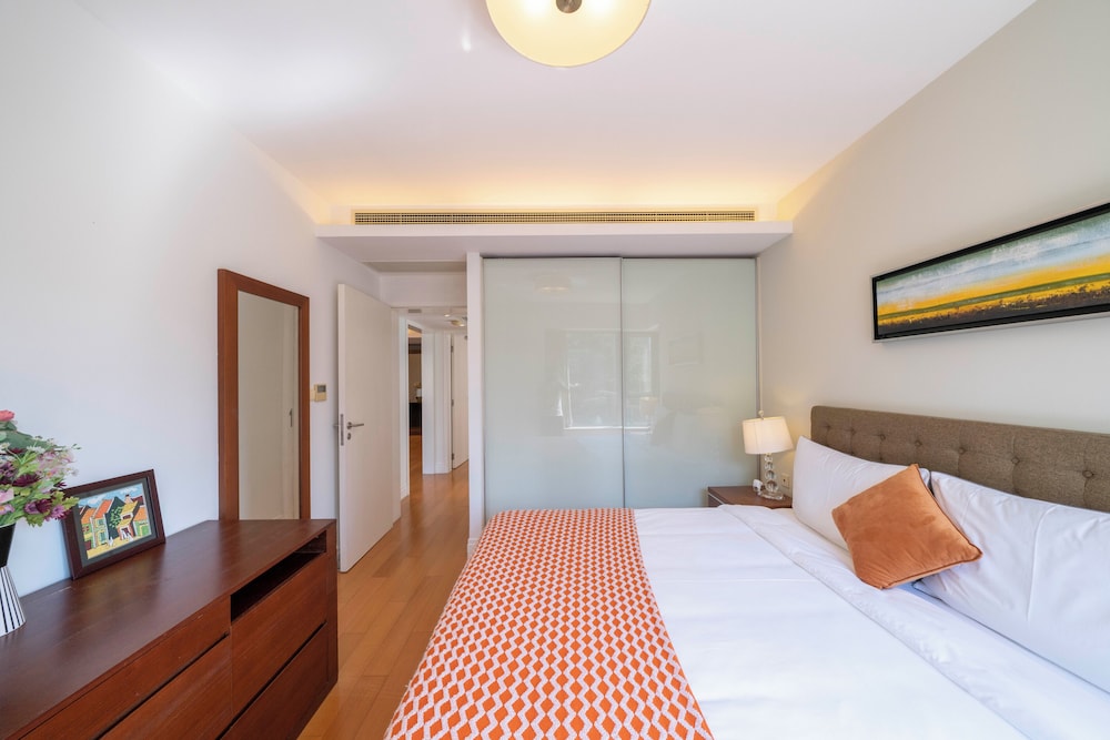 Tyms Cozy 2BR 1BA Apt Near Metro