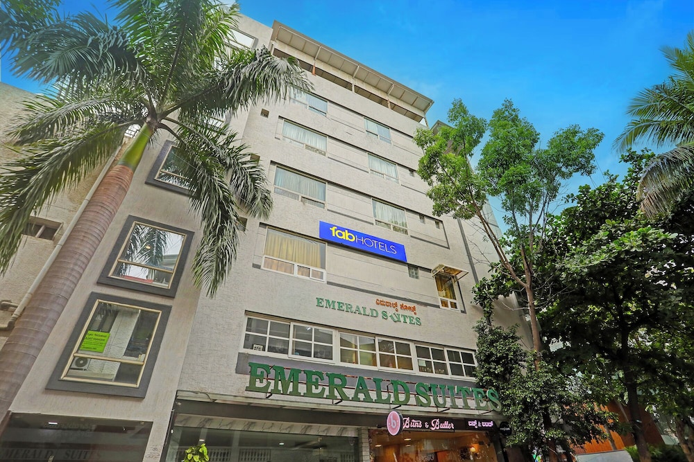 FabHotel Emerald Suites - Near MG Road Metro Station