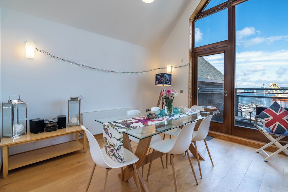 10 Maritime House