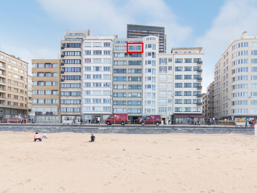 Tasteful Apartment Near the Beach