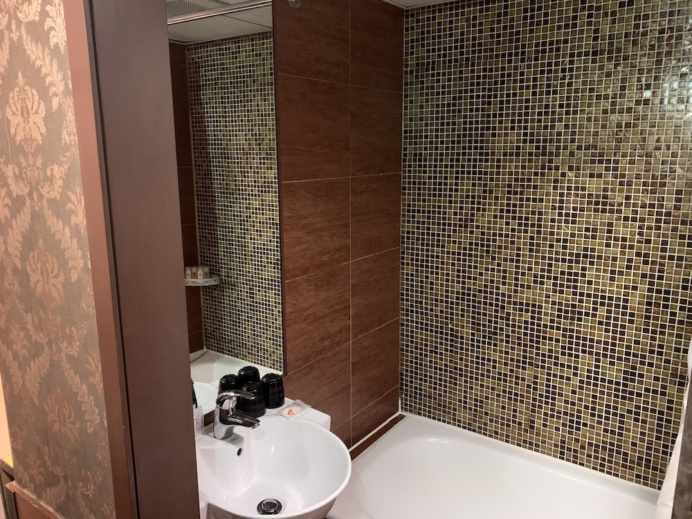 Ramada Grand Tsim Sha Tsui (Former Ramada Hong Kong Grand Tsim Sha Tsui)