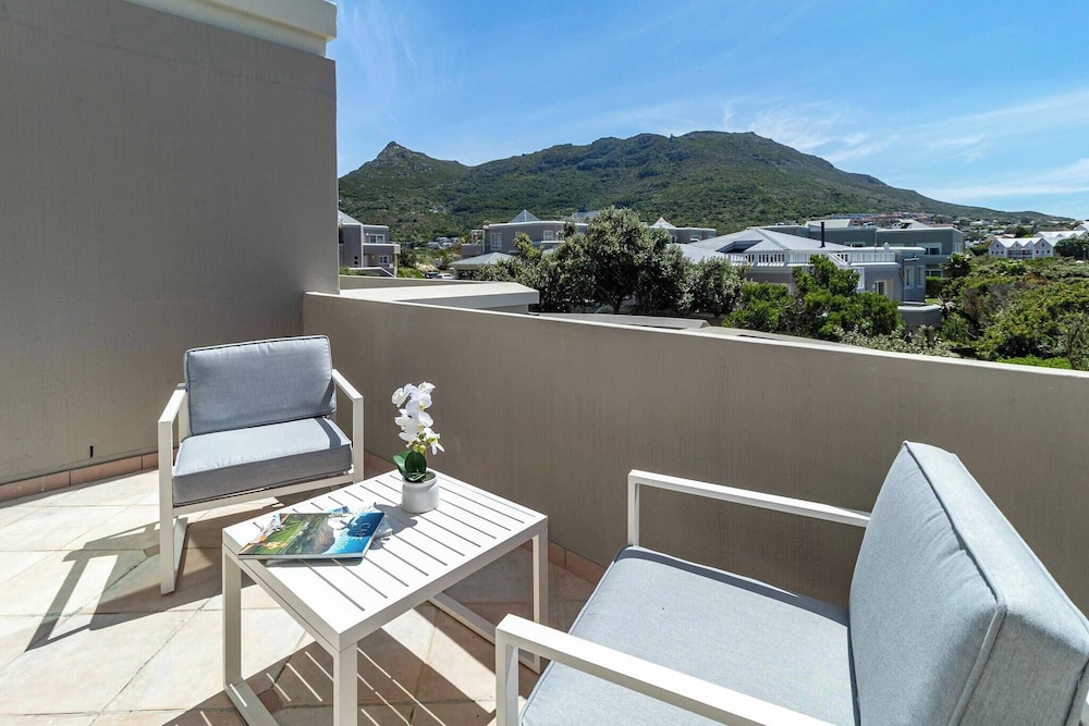 Beachfront Villa, Beach Club, Houtbay