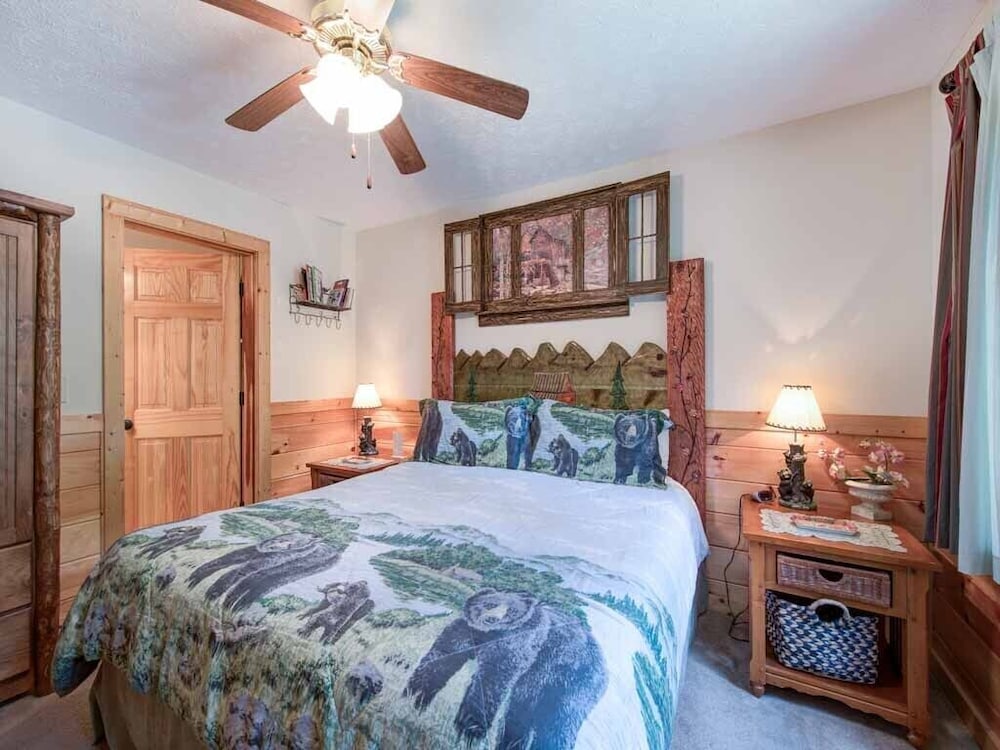 Artistic Mountain by Jackson Mountain Rentals view 5