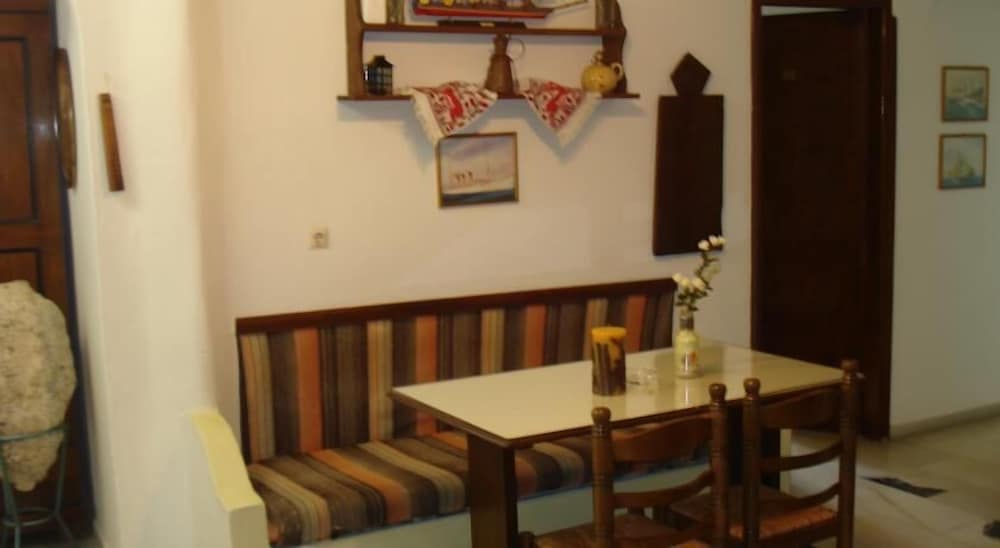 Pension Lagoudera