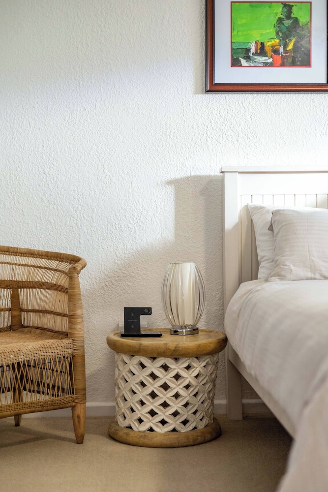 Charming Garden Cottage, Campsbay, Cape Town