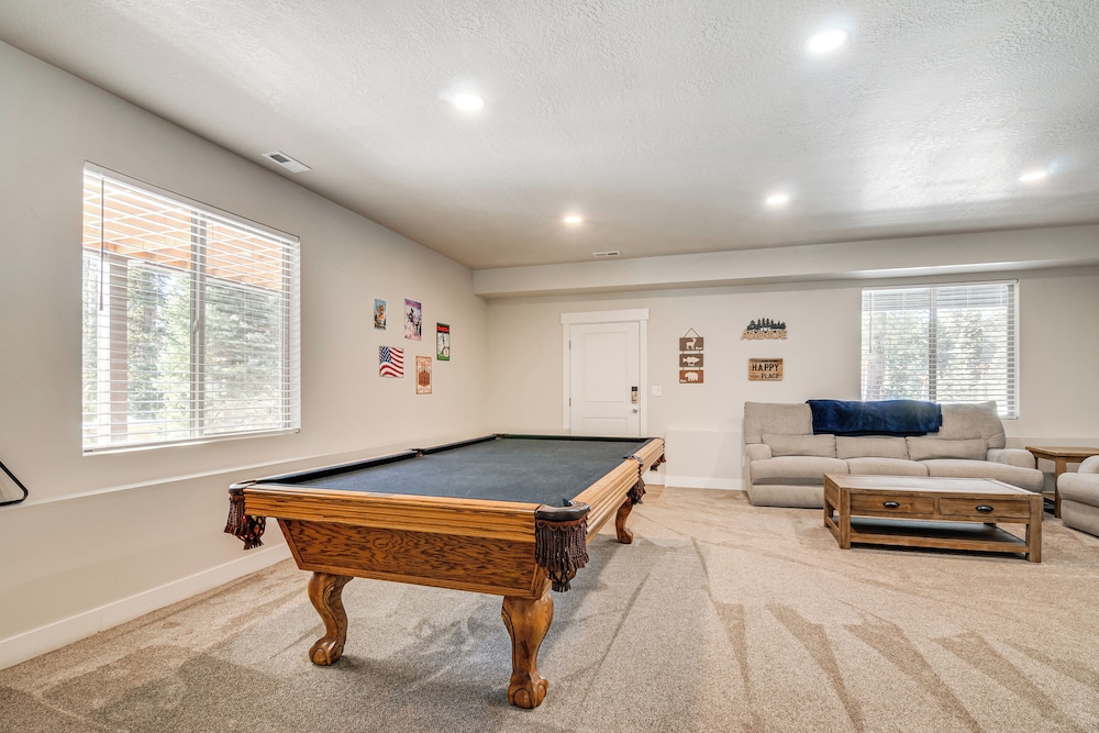 Near Lakes & Trails: Cabin in Duck Creek Village!