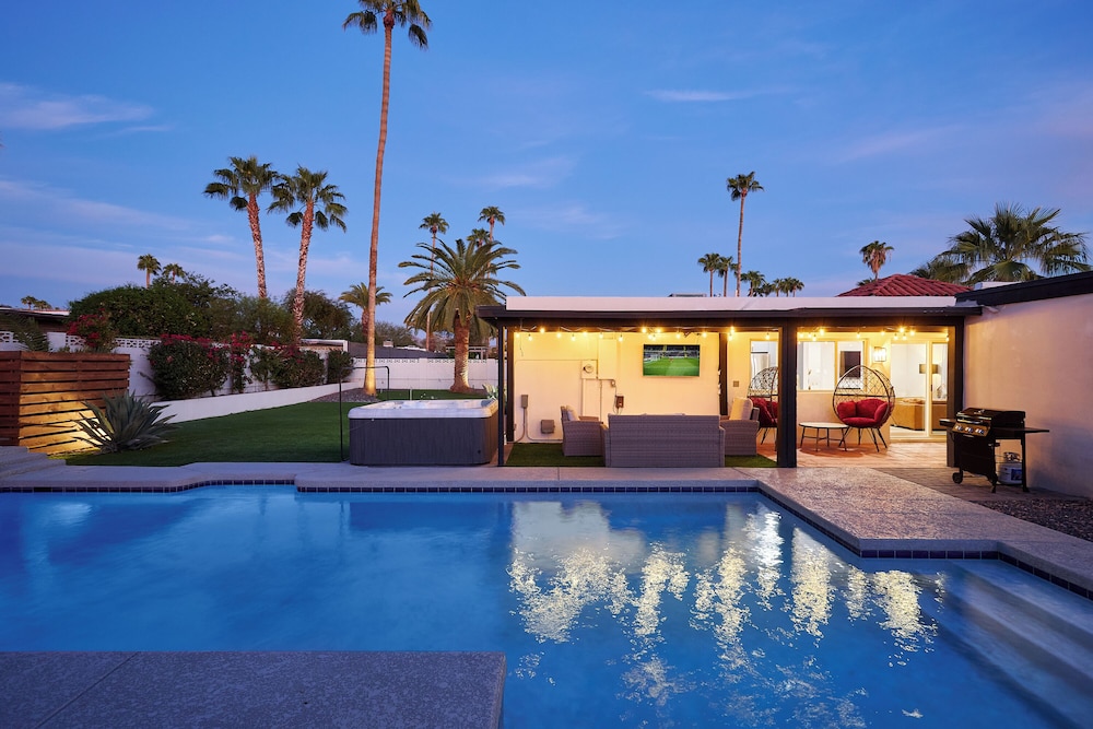 Desert Rose-hot Tub-pool Heat Avail-fire Pit-golf!