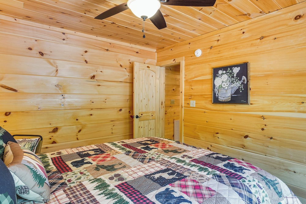 Lakefront Cabin in Elk Park w/ Hot Tub & Mtn Views
