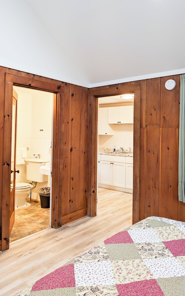 Hinckleys Dreamwood Cottages